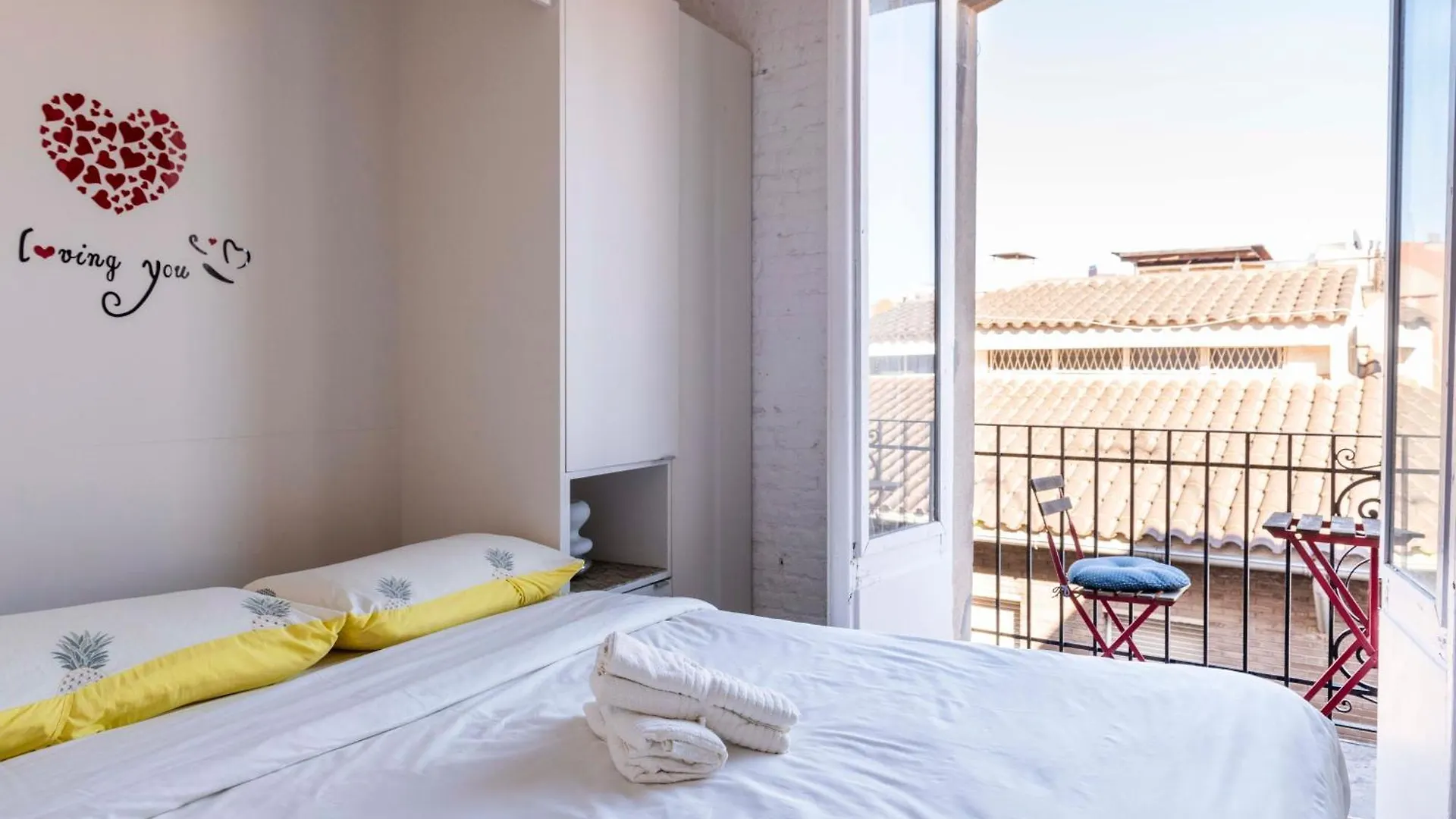 Enchanting 2 Bedroom Flat With Terrace Near Placa Espanya 바르셀로나