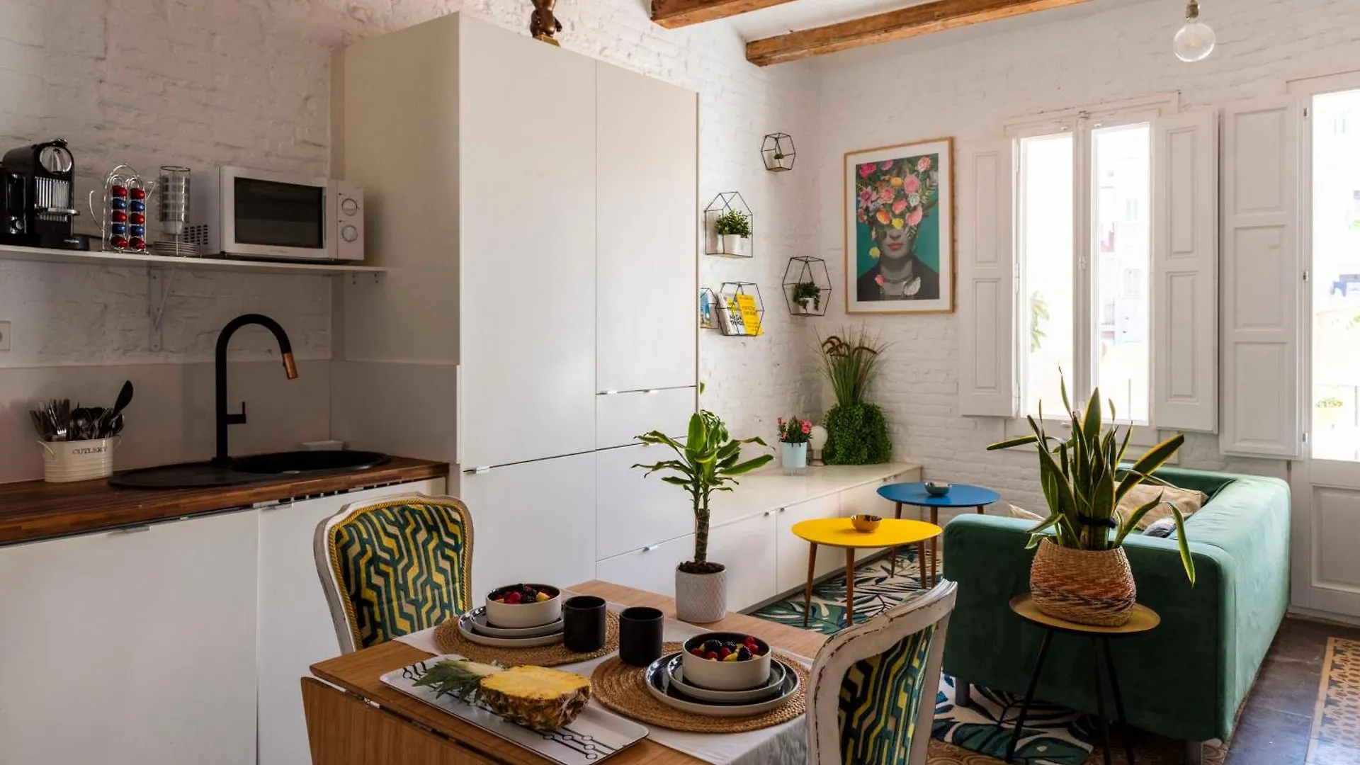 Enchanting 2 Bedroom Flat With Terrace Near Placa Espanya 바르셀로나 아파트