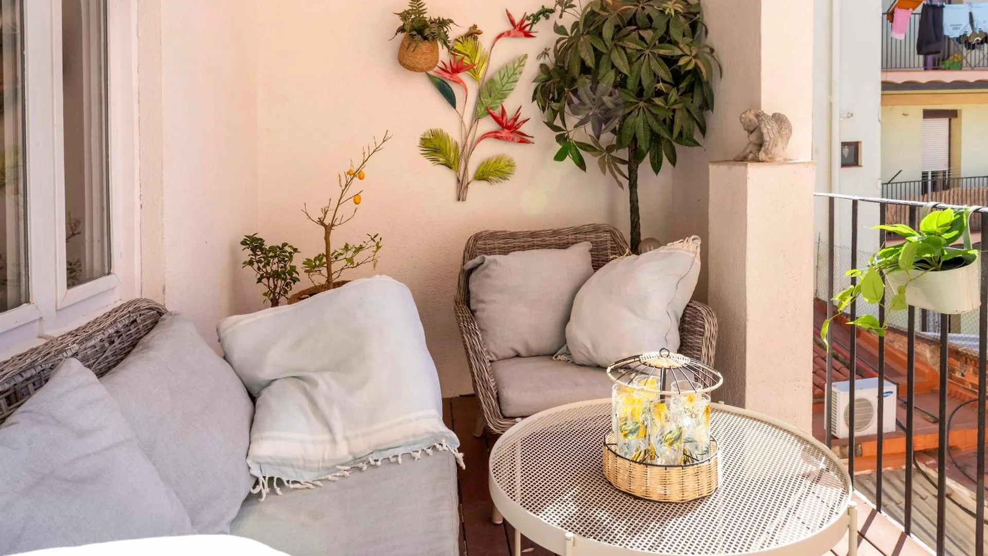 Enchanting 2 Bedroom Flat With Terrace Near Placa Espanya Barcelona Apartment