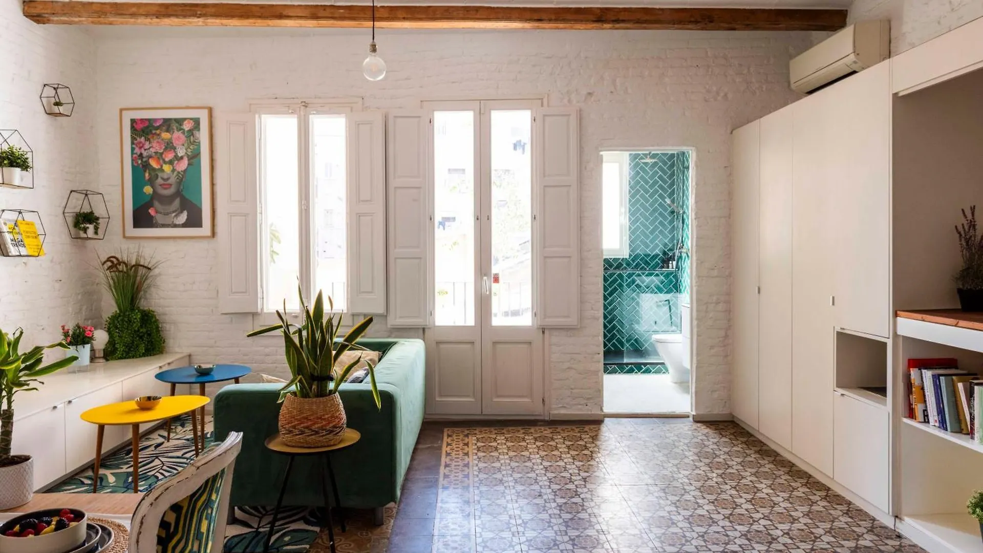 아파트 Enchanting 2 Bedroom Flat With Terrace Near Placa Espanya 바르셀로나 스페인